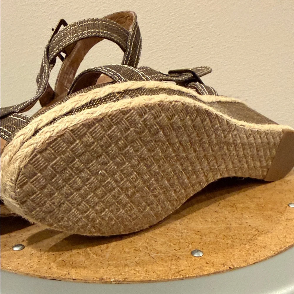 Suzzato Brown Wedge Sandals with Tan Accents